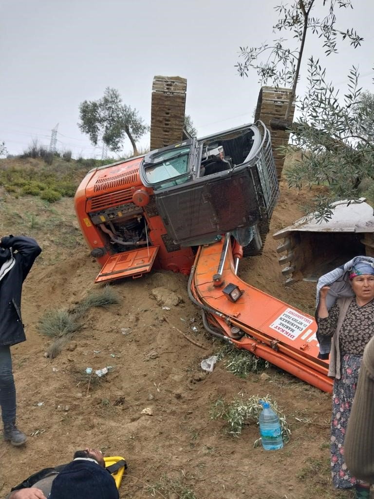 Ters dönen paletli iş makinesinde sıkışan sürücü yaralandı