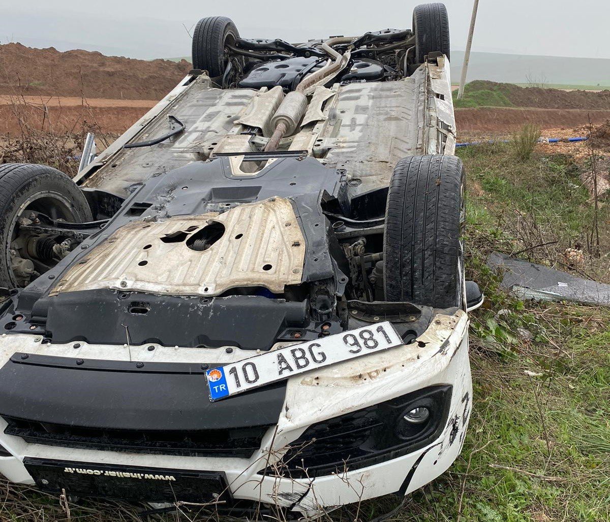 Takla atan araçtan yara almadan çıktı