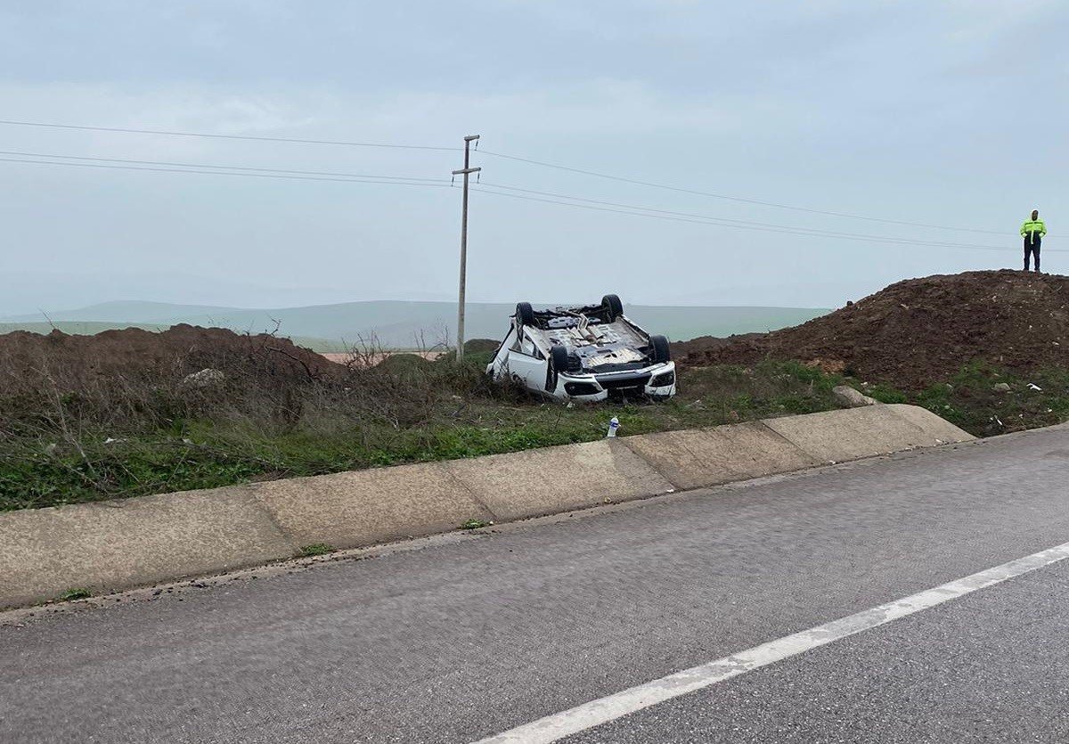 Takla atan araçtan yara almadan çıktı