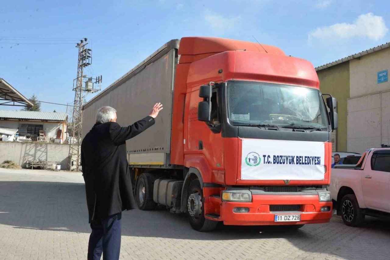 Bozüyük Belediyesi un yüklü 11’inci yardım tırı Kahramanmaraş’a yola çıktı