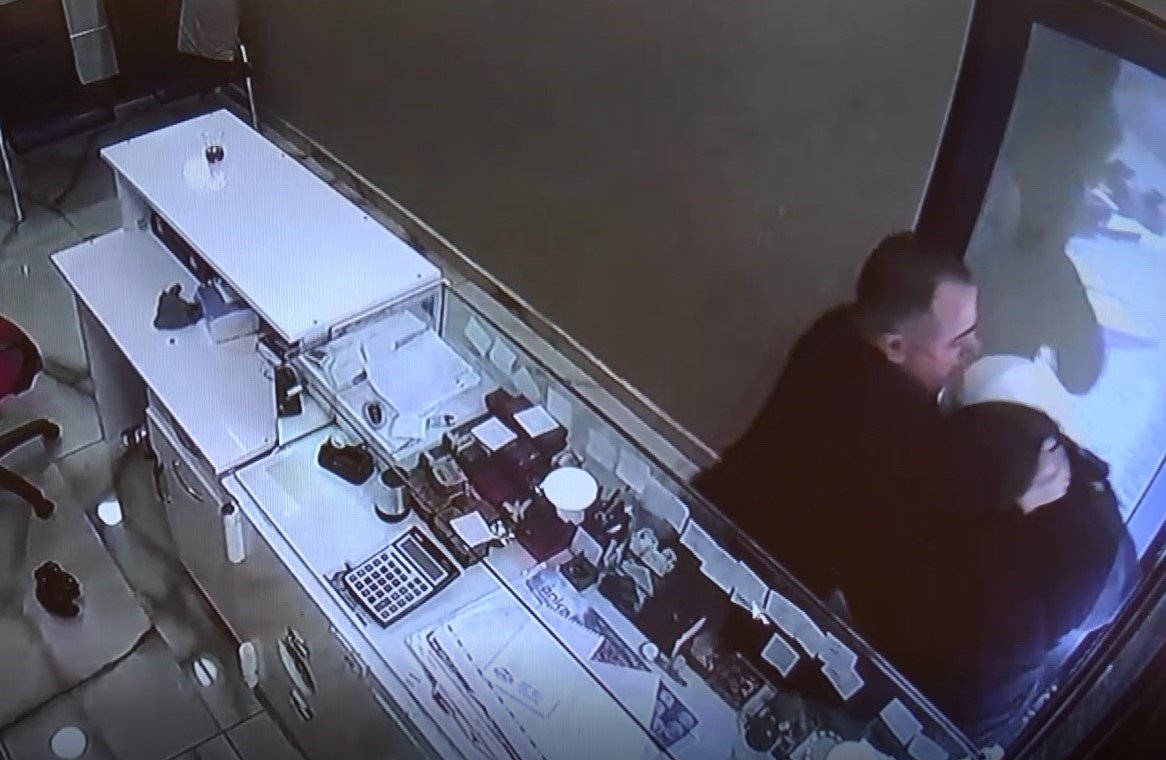 Güpegündüz silahlı kuyumcu soygunu girişiminde bulunan şahıs tutuklandı