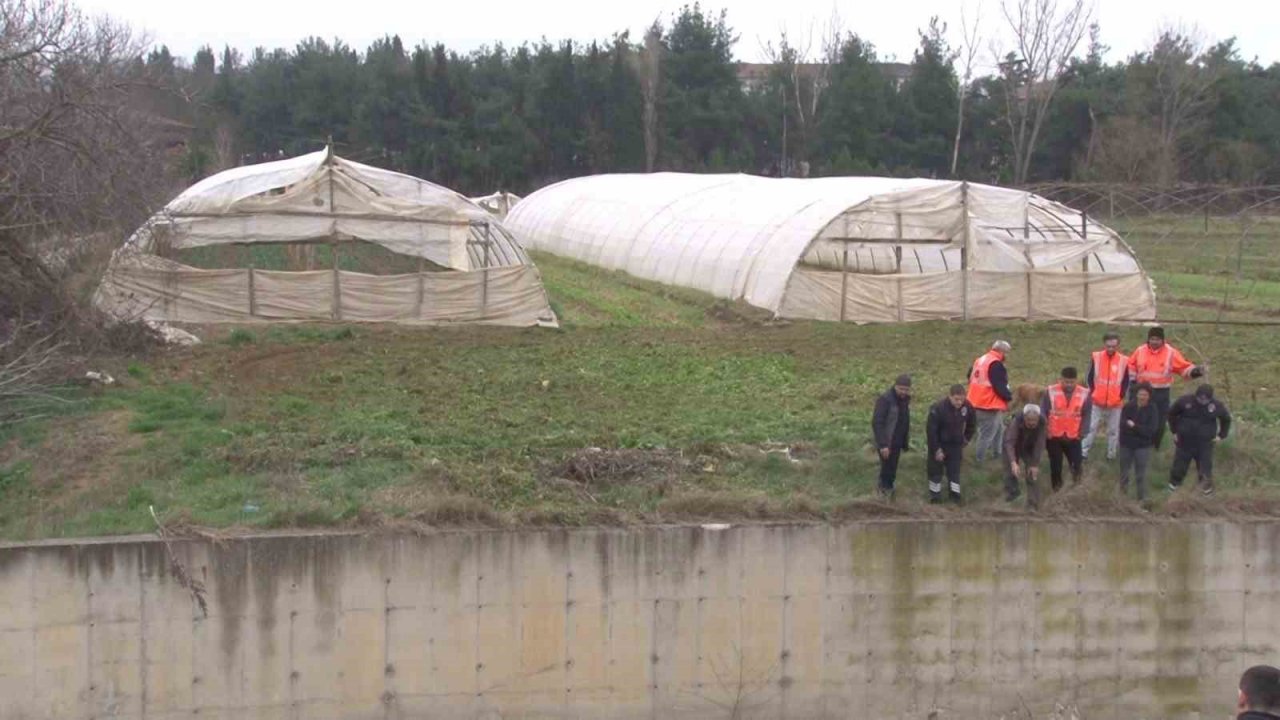 Tuzla’da traktörüyle bahçesini sürerken dereye düşen çiftçi hayatını kaybetti