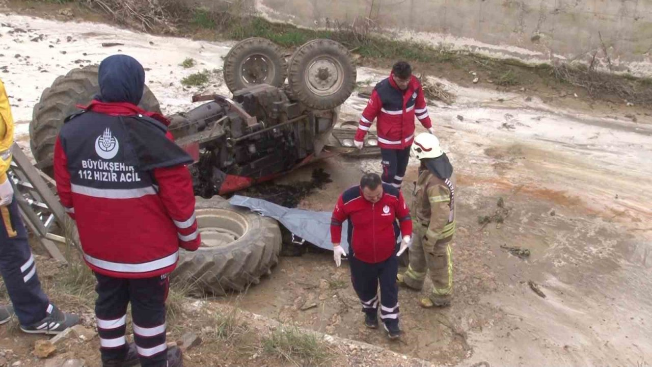 Tuzla’da traktörüyle bahçesini sürerken dereye düşen çiftçi hayatını kaybetti