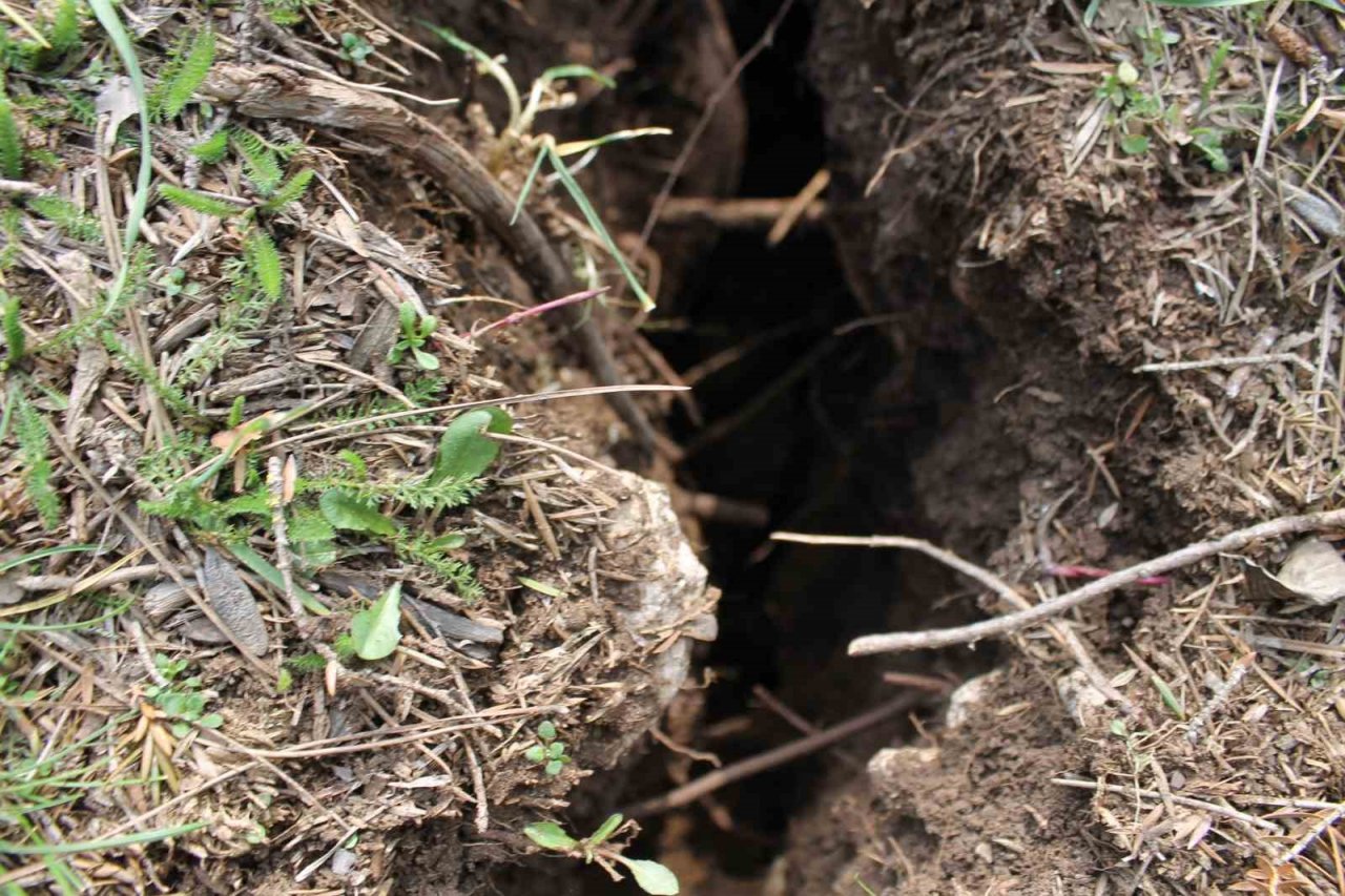 Kar, eridi 300 metrelik fay kırığı ortaya çıktı