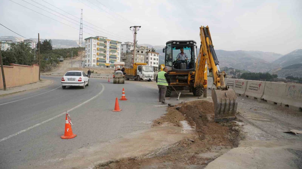 Kahramanmaraş’ta hasar gören yollar onarılıyor