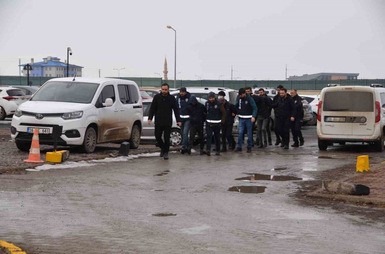 Kars’ta, “kombi” çetesi çökertildi