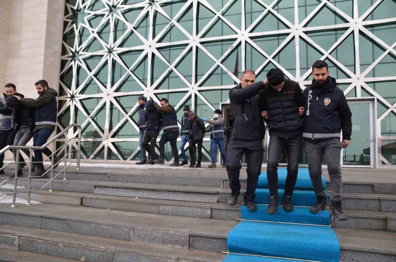 Kars’ta, “kombi” çetesi çökertildi