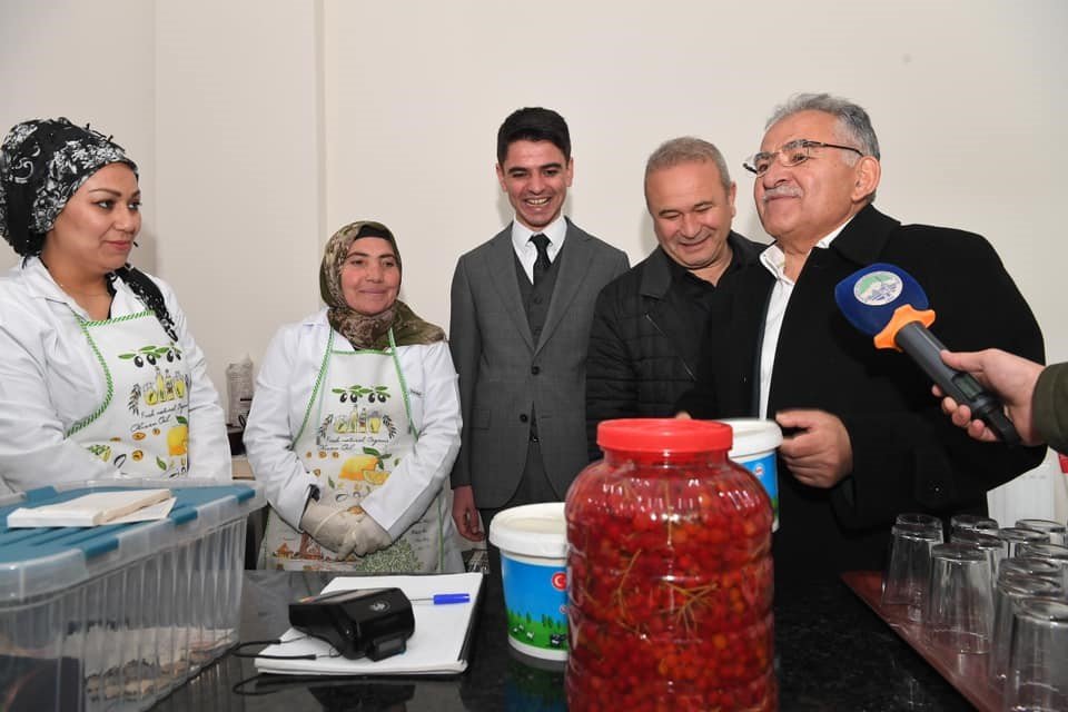 Başkan Büyükkılıç, Akkışla’da üreten kadınlarla buluştu