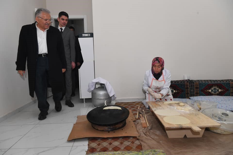 Başkan Büyükkılıç, Akkışla’da üreten kadınlarla buluştu