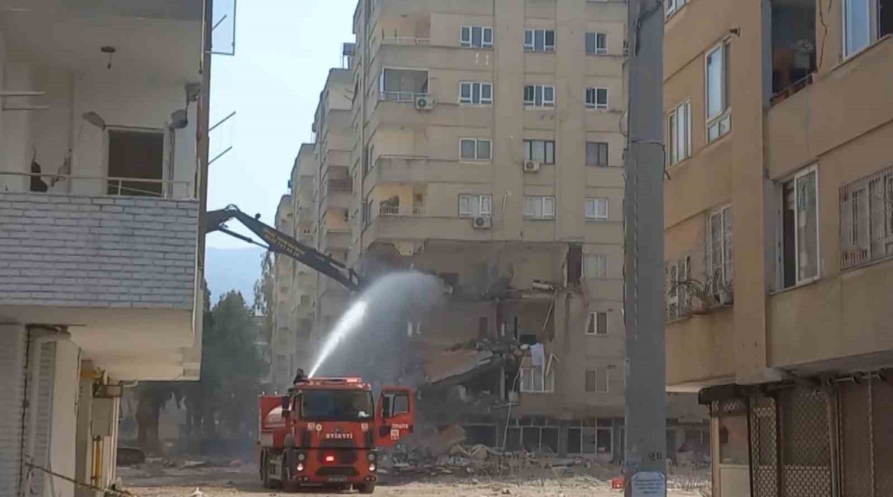 Osmaniye’de acil yıkımı kararlaştırılan 469 binadan 206’sı yıkıldı
