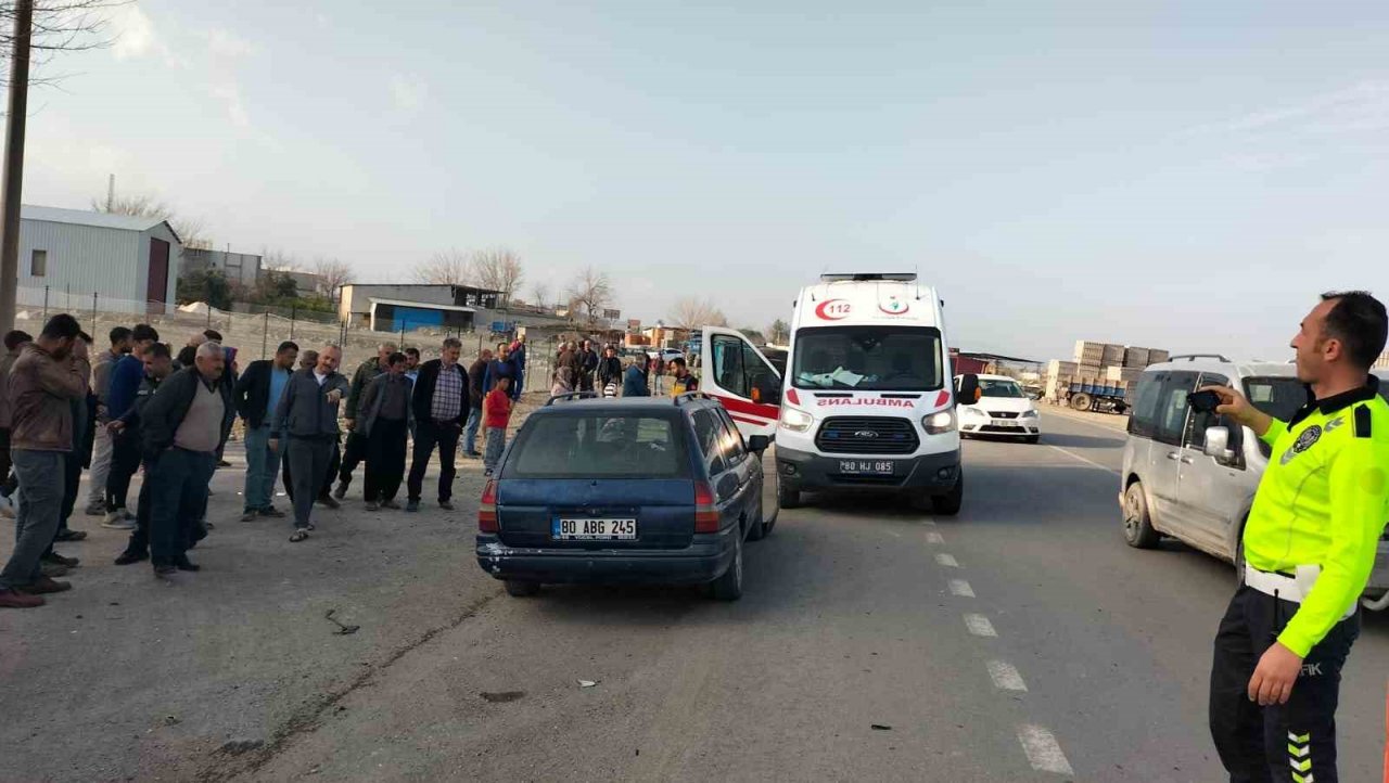 Osmaniye’de kamyonet otomobile çarptı