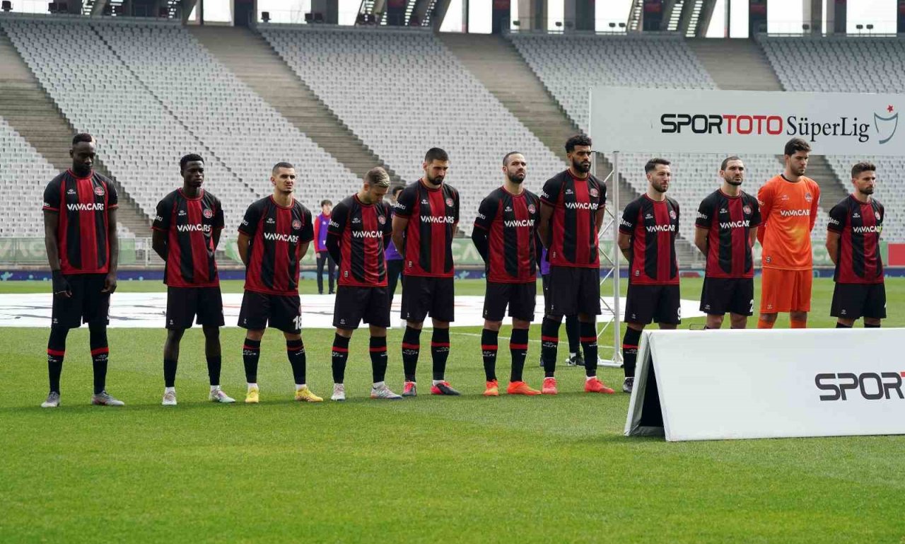 Spor Toto Süper Lig: Fatih Karagümrük: 1 - Sivasspor: 1 (İlk yarı)