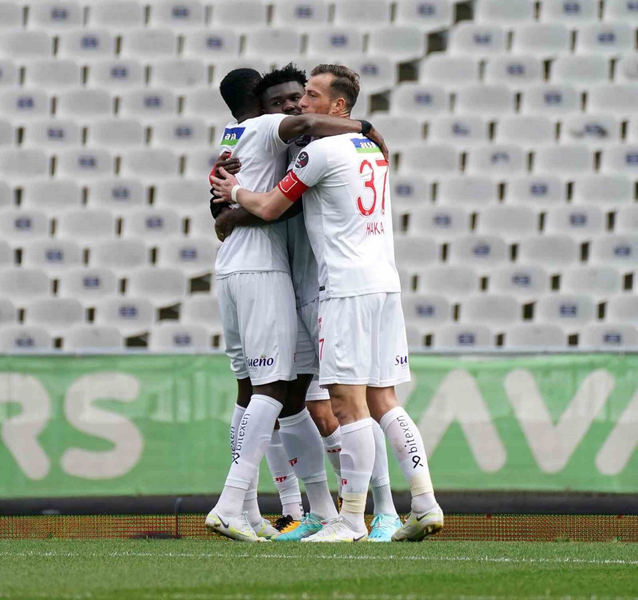 Spor Toto Süper Lig: Fatih Karagümrük: 1 - Sivasspor: 1 (İlk yarı)