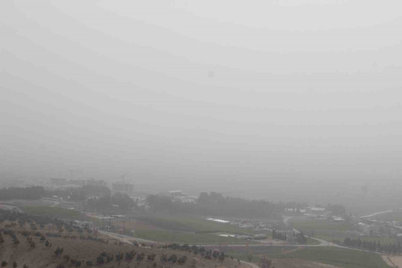 Toz bulutu Adıyaman’ı esir aldı