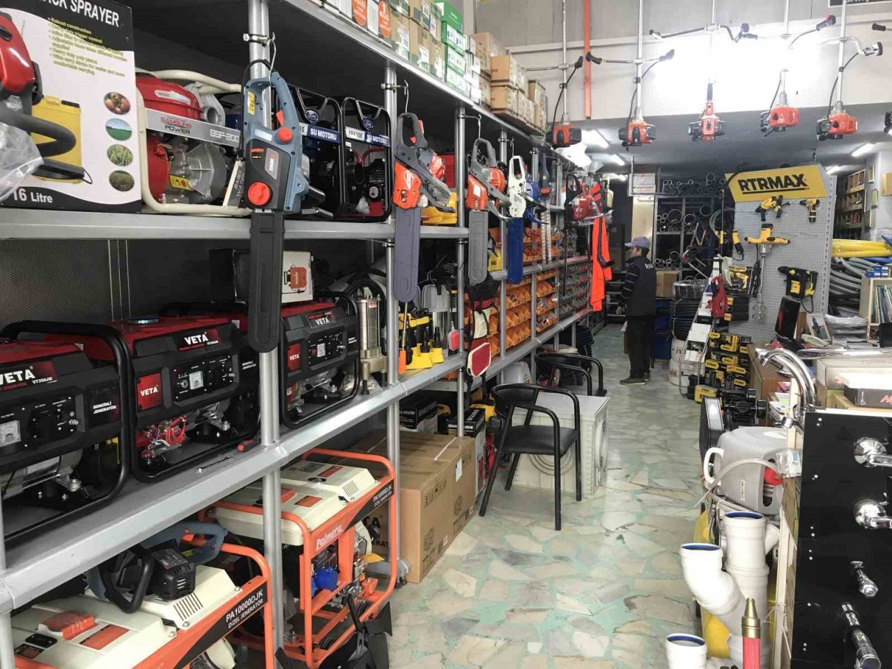 Kuraklıktan endişelenen çiftçiler farklı sulama yöntemleri arıyor