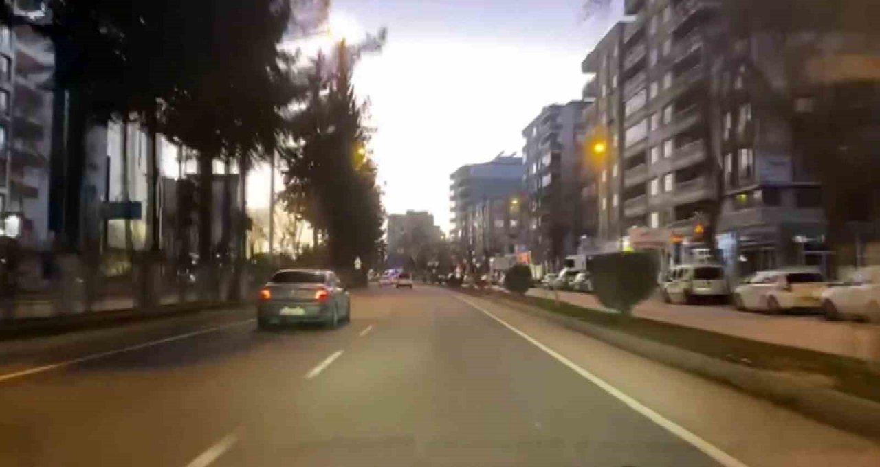 Adıyaman’da deprem öncesi ve sonrası araç kamerasında