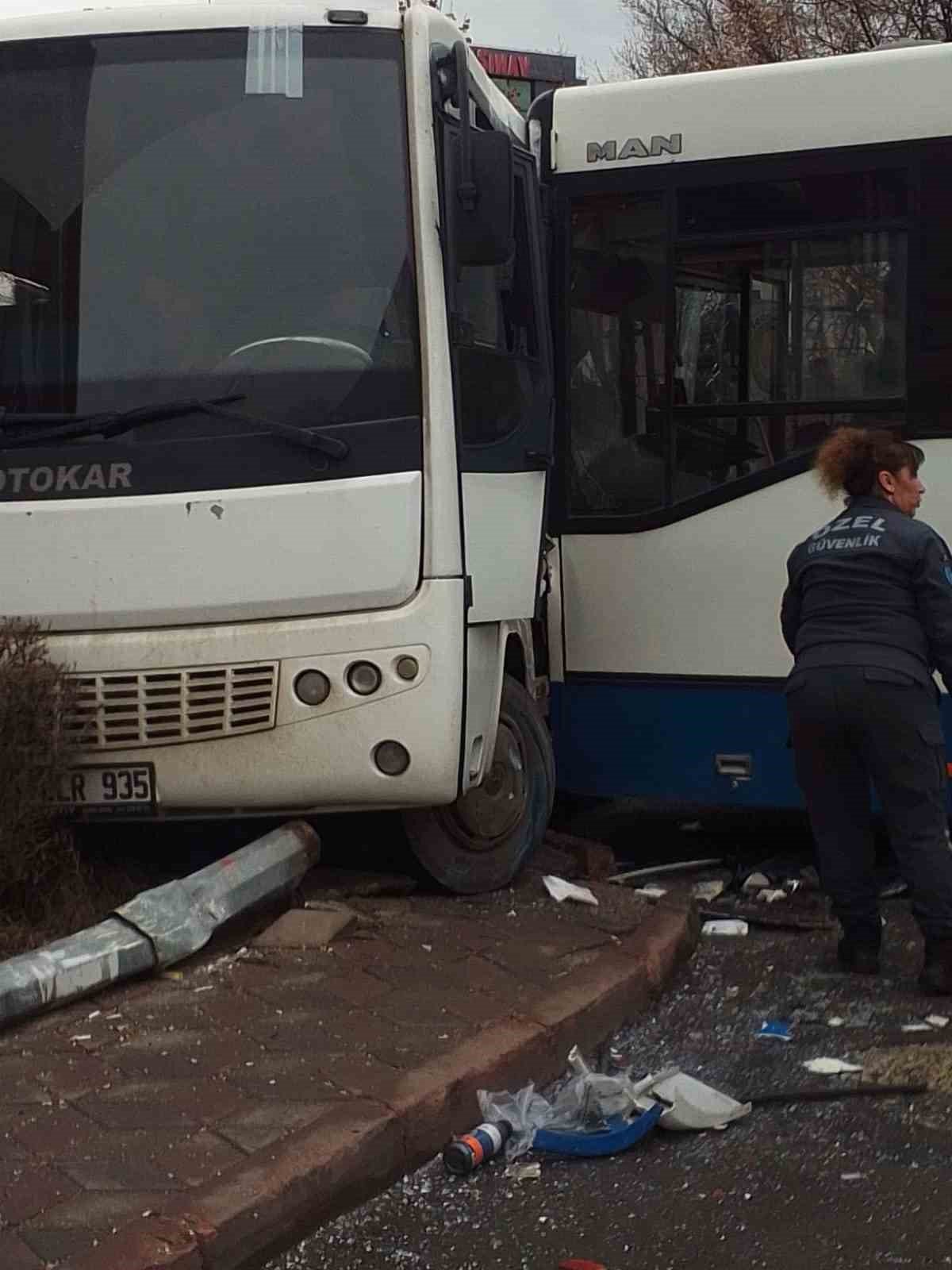 Başkent’te EGO otobüsü minibüs ile çarpıştı: 4 yaralı