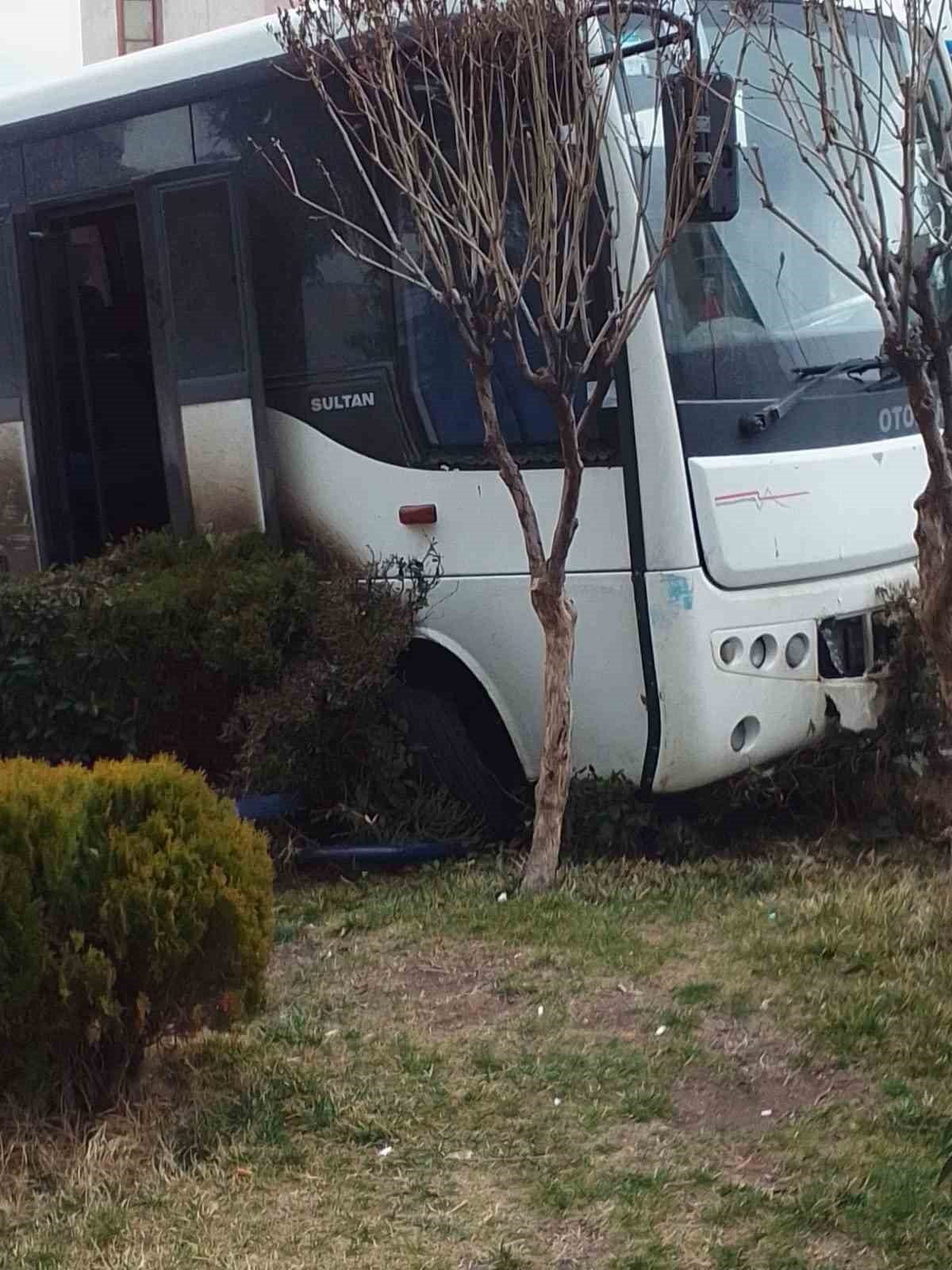 Başkent’te EGO otobüsü minibüs ile çarpıştı: 4 yaralı