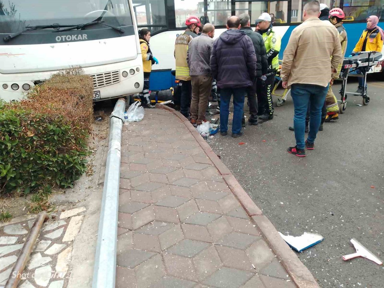 Başkent’te EGO otobüsü minibüs ile çarpıştı: 4 yaralı