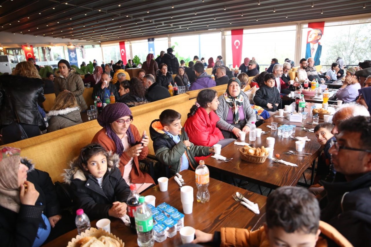 Başkan Çerçioğlu, Kuşadası’nda depremzede aileler ile bir araya geldi