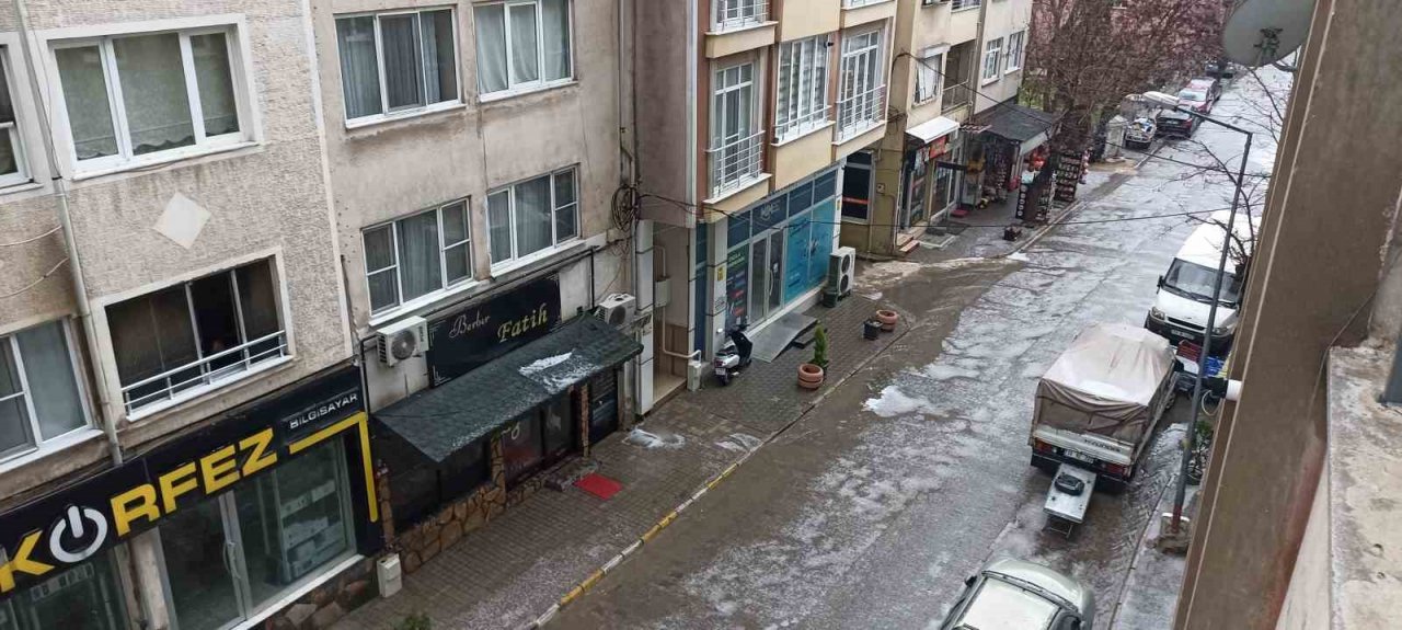 Balıkesir’de şiddetli dolu yağışı etkili oldu