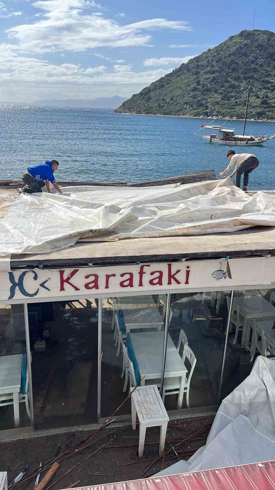 Bodrum’u fırtına vurdu, çatıları uçurdu, camları kırdı