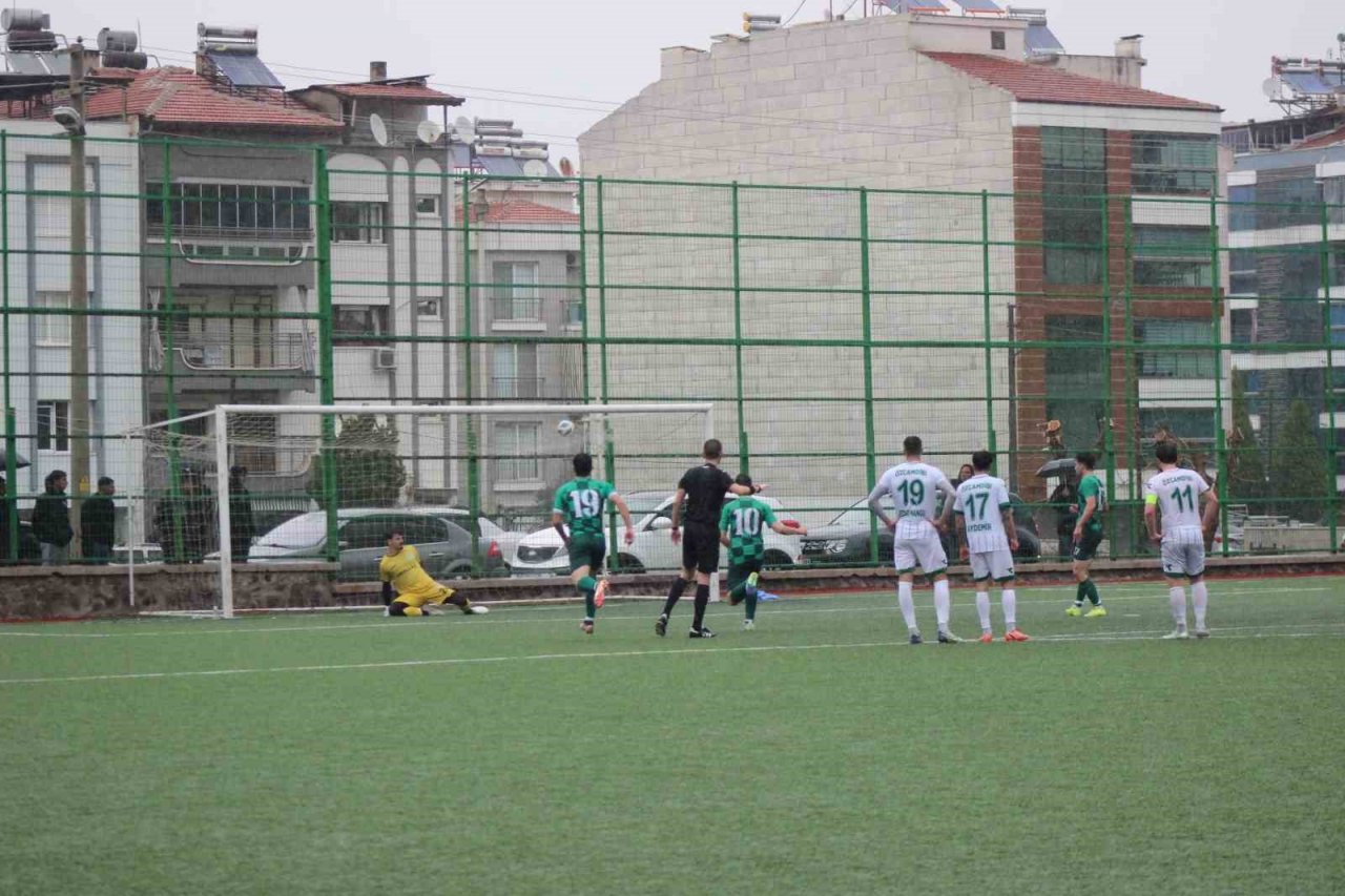 Salihli Belediyespor, Özçamdibispor’a farklı kaybetti