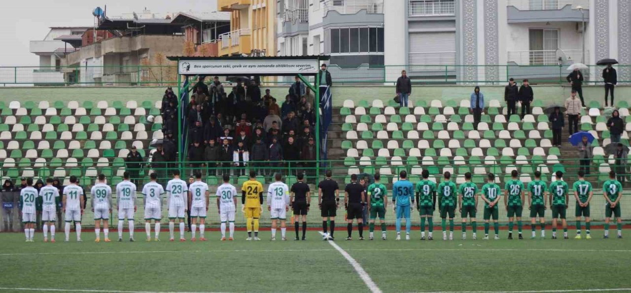 Salihli Belediyespor, Özçamdibispor’a farklı kaybetti