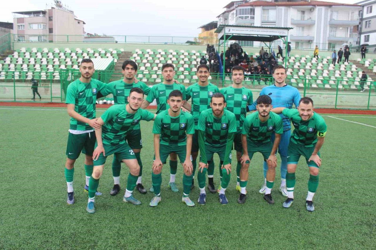 Salihli Belediyespor, Özçamdibispor’a farklı kaybetti