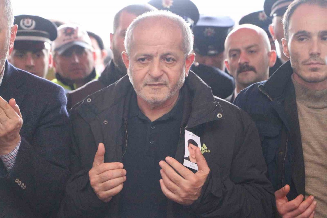 Deprem bölgesinde şehit olan polis memuru Rize’de son yolculuğuna uğurlandı