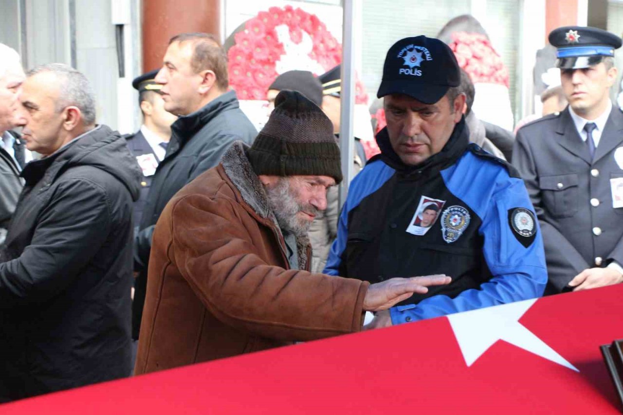 Deprem bölgesinde şehit olan polis memuru Rize’de son yolculuğuna uğurlandı