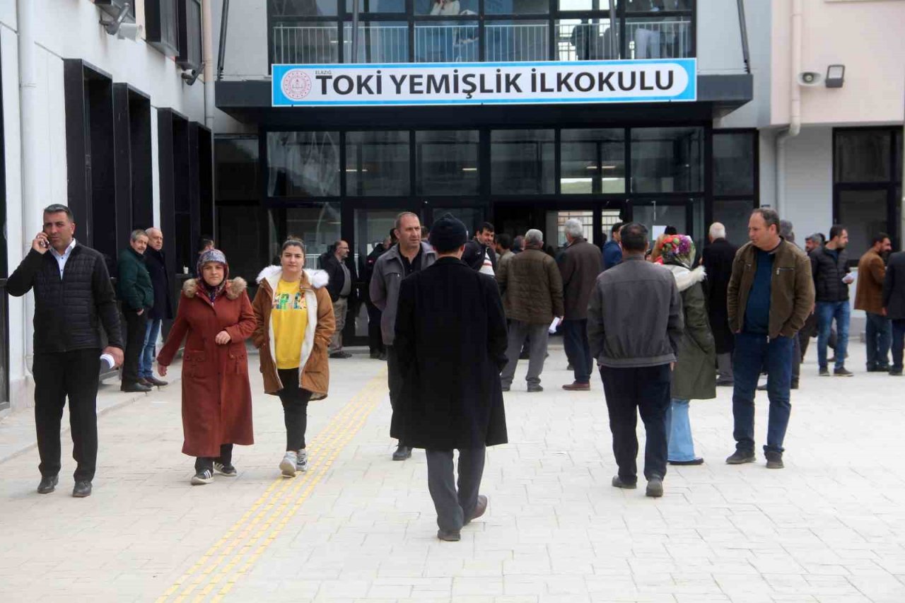Muhtarlık seçimleri cumhurbaşkanlığı seçimlerini aratmadı