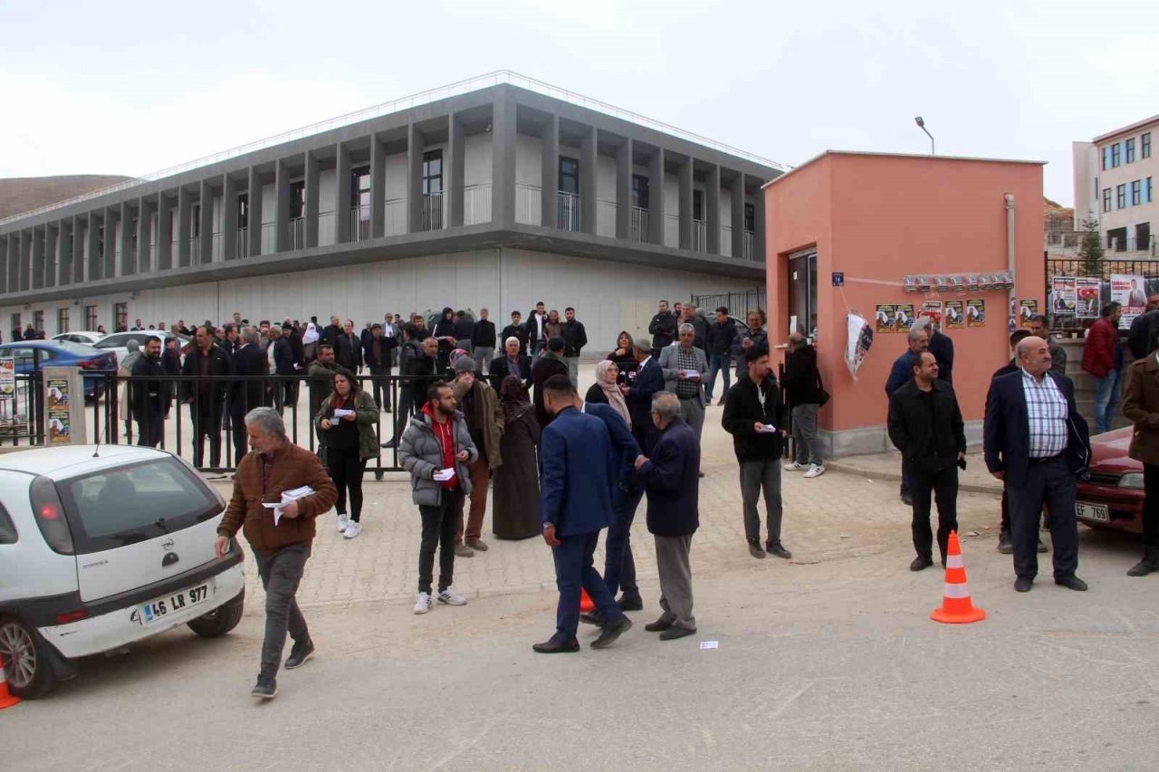 Muhtarlık seçimleri cumhurbaşkanlığı seçimlerini aratmadı