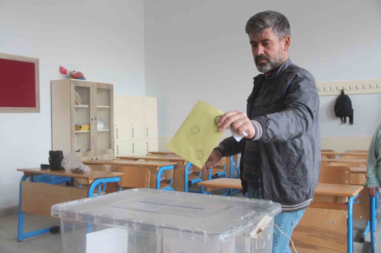 Muhtarlık seçimleri cumhurbaşkanlığı seçimlerini aratmadı