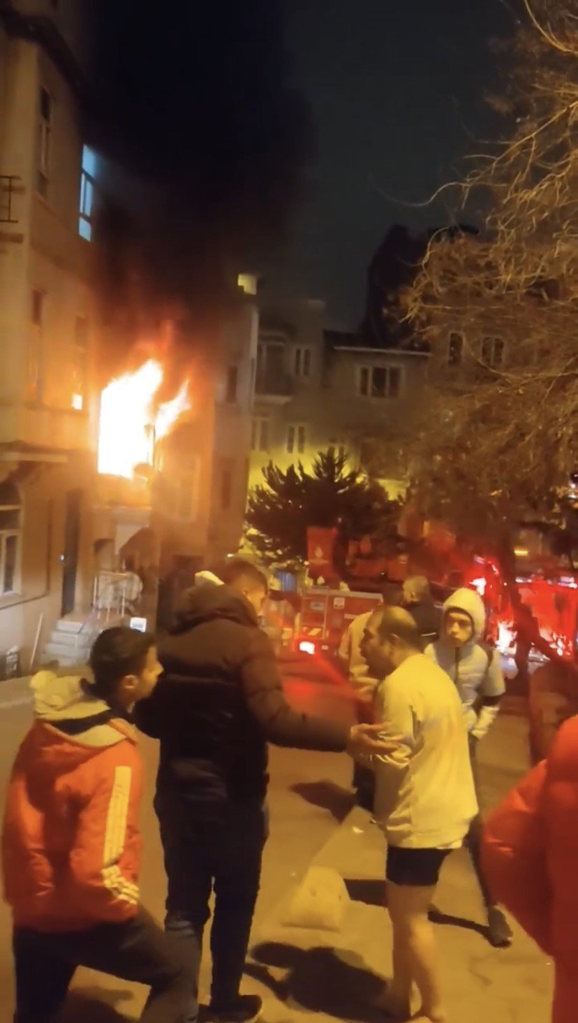 Vatandaştan itfaiye ekiplerine ilginç istek: "100 bin dolarımı kurtarın"