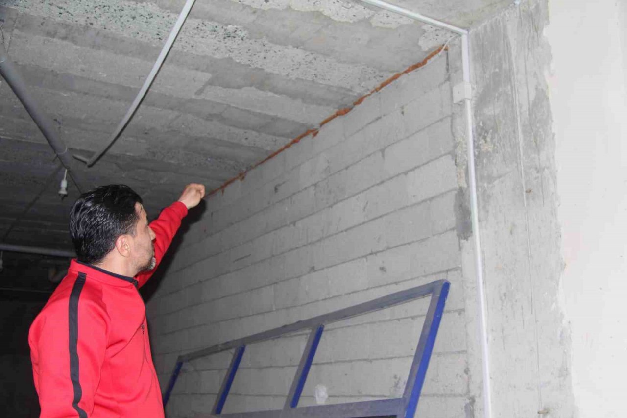 Depreme dayanıksız diye ceza kesildi, depremde camı bile kırılmadı