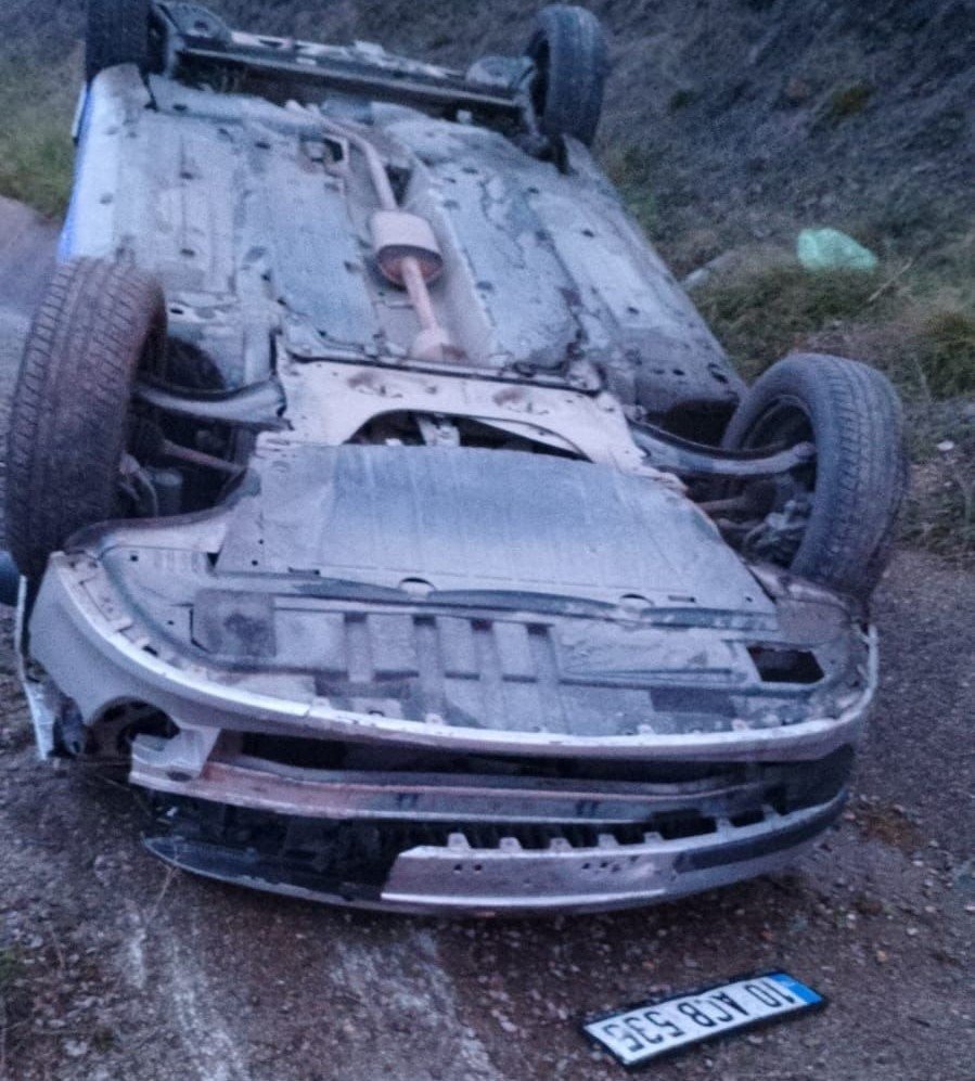 Gönen’de otomobil takla attı, 3 kişi yaralandı