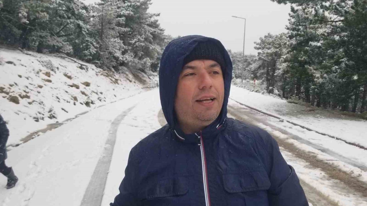 Spil Dağı’na mart ayında lapa lapa kar yağdı