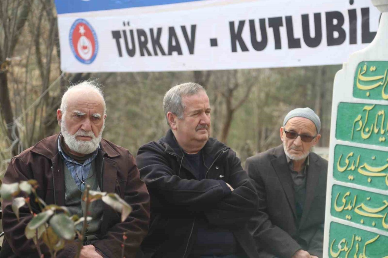 Mehmet Feyzi Efendi kabri başında anıldı