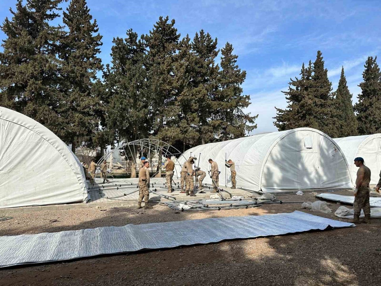 Jandarma’dan deprem bölgesine Çadır Toptancılar Hali