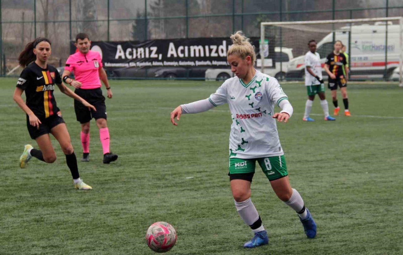 Enkazdan çıktı, yeşil sahalara koştu