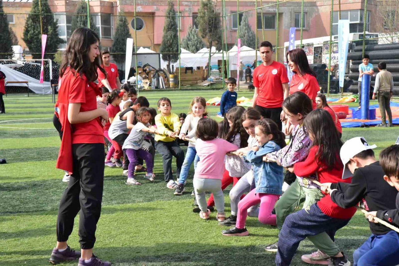 Büyükşehir Spor A.Ş.’den depremzede çocuklara ‘spor terapisi’