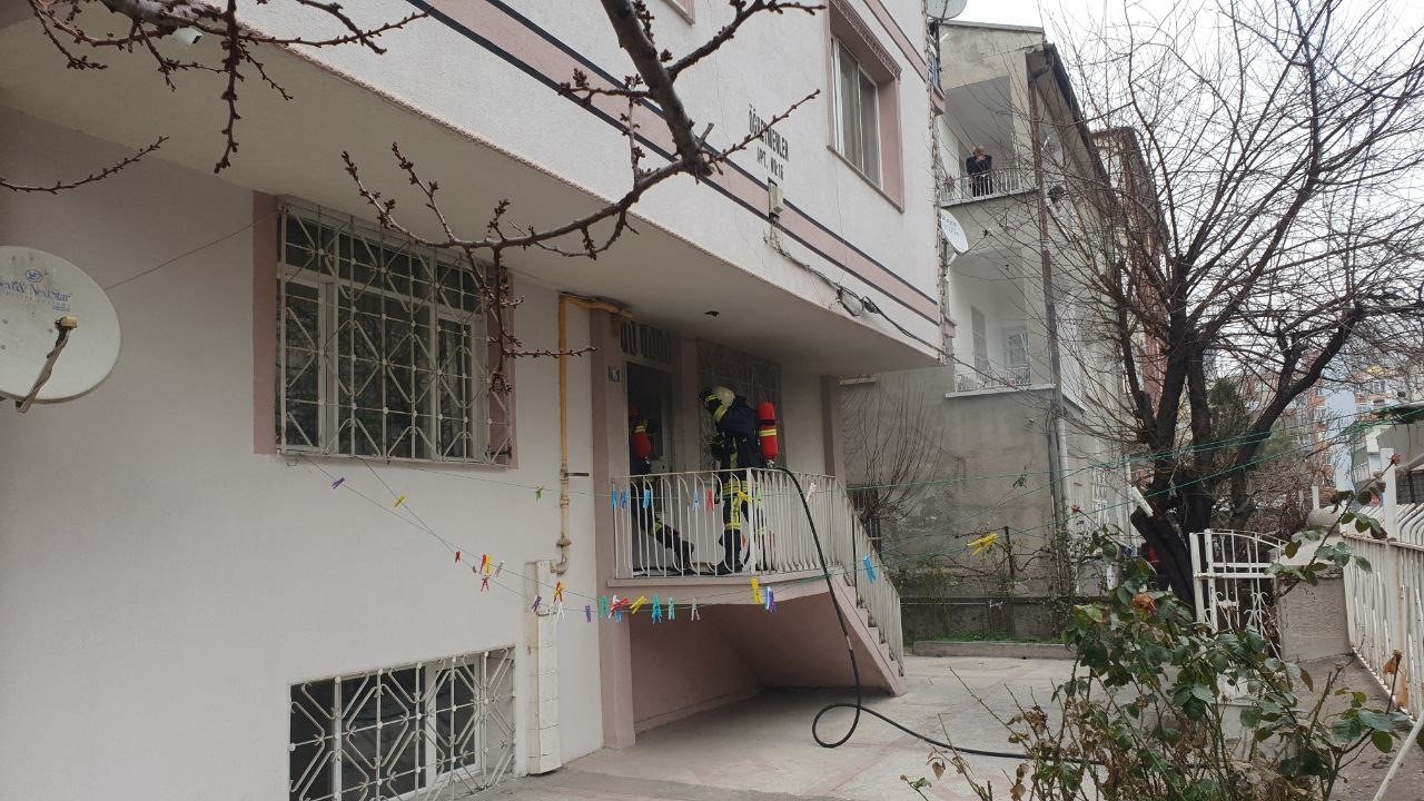 Çamaşır makinesinden çıkan yangın, ekipler tarafından söndürüldü