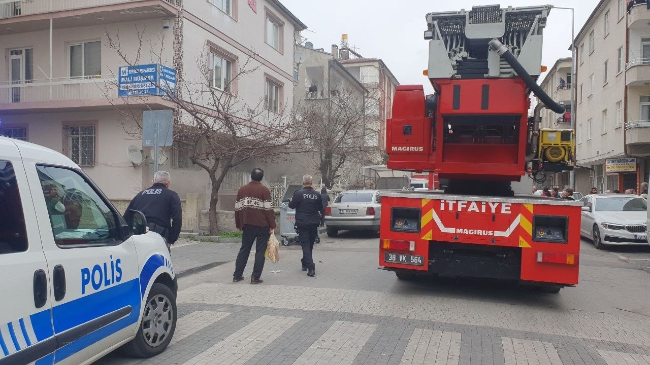 Çamaşır makinesinden çıkan yangın, ekipler tarafından söndürüldü