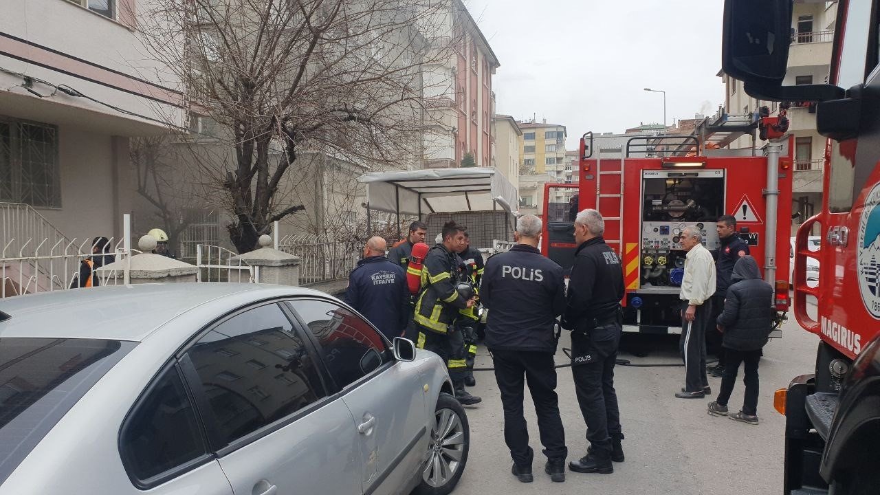 Çamaşır makinesinden çıkan yangın, ekipler tarafından söndürüldü