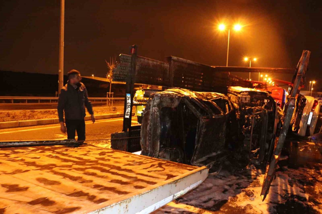 Kayseri’de feci kaza: Yanan tırın sürücüsünü polis kurtardı