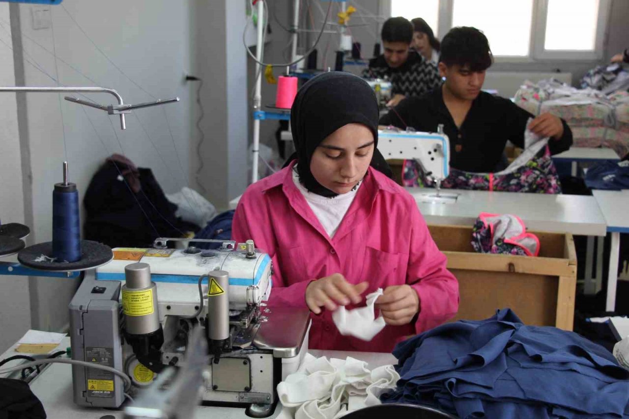 Devlet desteğiyle tekstil atölyesi kurdu, hedefi 100 kişiye istihdam sağlamak