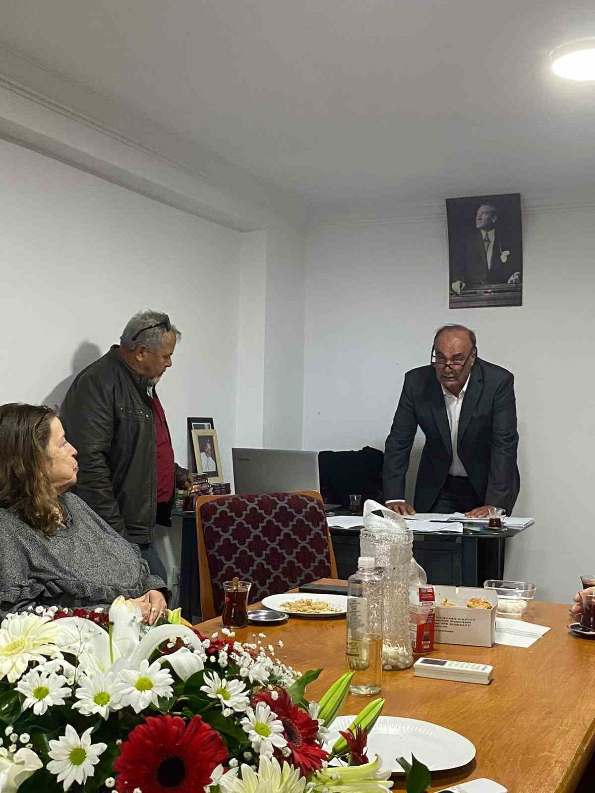 Kuşadası Gazeteciler Derneği’nde Avcı, güven tazeledi