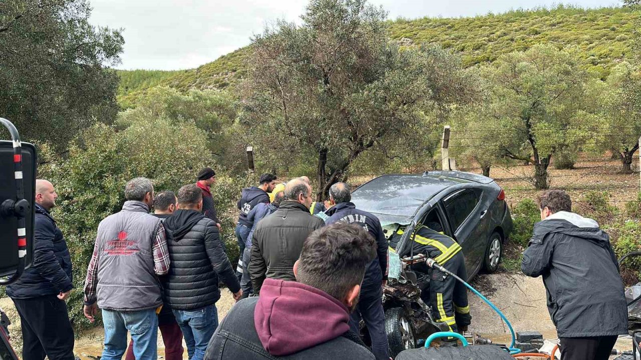 Kuşadası’nda iki araç kafa kafaya çarpıştı: 6 yaralı