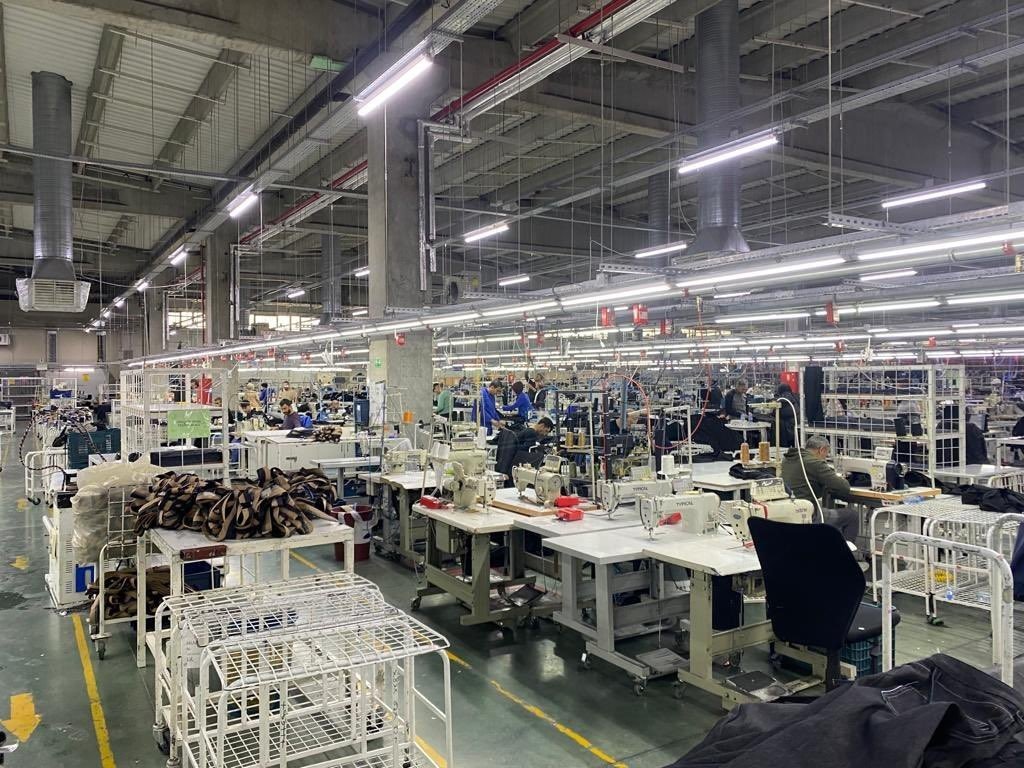 Başkan Gürkan, üretime başlayan fabrikaları ziyaret etti